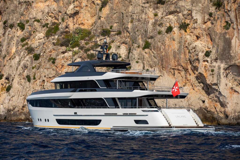 LALABE-winner-WSA-01_YachtingPleasure